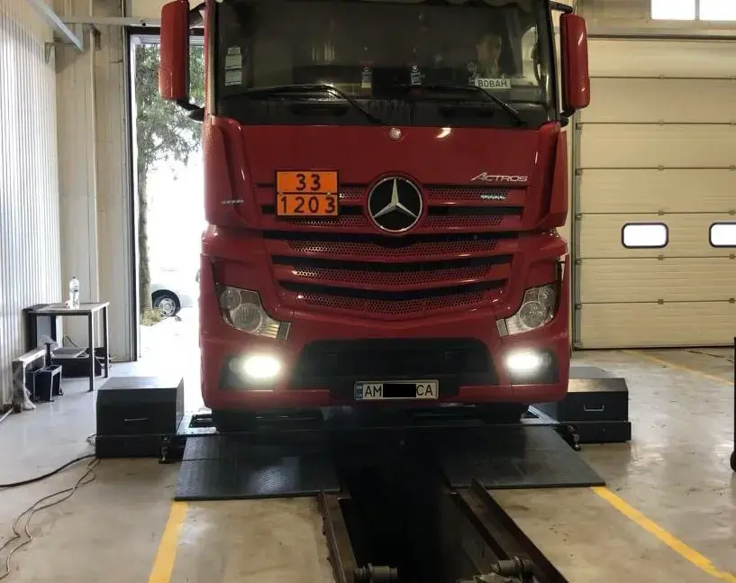 Тестування вантажівки Mercedes Actros на пересувному гальмівному стенді JEVOL